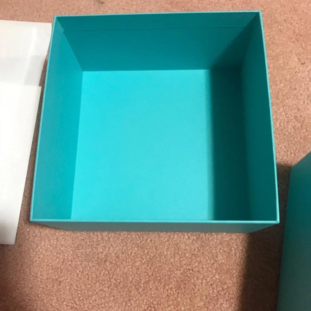 Tiffany box in very good condition plus a small bag of